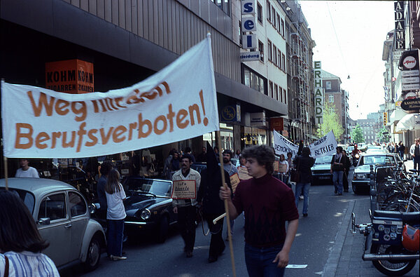 Aktion "Das Maß ist voll", 8. Mai 1982, Demonstrationszug in der Waldstraße