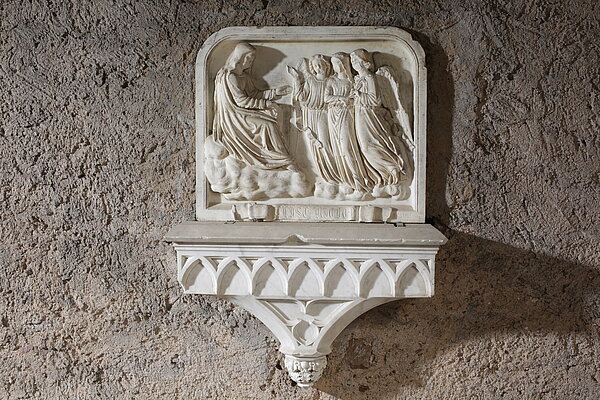 Marmor-Relief für Elise Kiefer