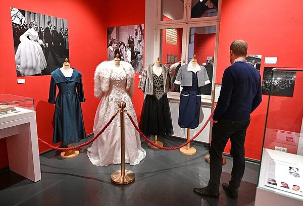 Bei der Ausstellung „Filmstars in der Fächerstadt. Die Bambi-Verleihungen in Karlsruhe“ im Prinz-Max-Palais erwacht die Bambi-Vergangenheit zum Leben. 