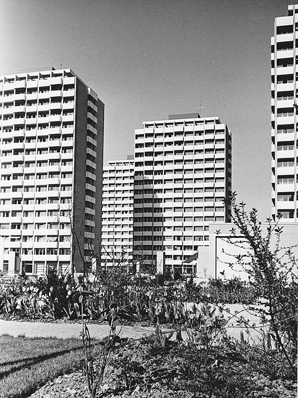 Hochhausarchitektur in der Richt-Wohnanlage in Durlach Ende der 1960er Jahre