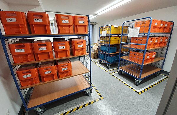 Anlieferungsraum mit Archivalien, 2021
