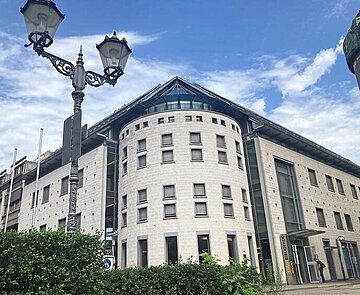 Das neue Ständehaus steht seit exakt 30 Jahren. Es beherbergt die städtische Bibliothek und eine Erinnerungsstätte an das vormalige badische Parlament.