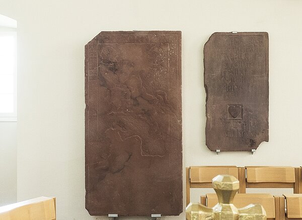 Grabplatten des Adelsgeschlechts der Pfau von Rüppurr in der St. Nikolauskirche