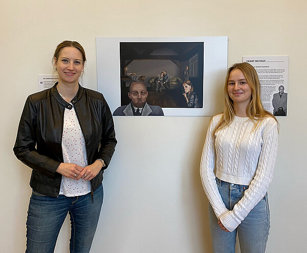 Stellvertretende Museumsleiterin Dr. Christiane Sutter mit Finja Billes vom Thomas-Mann-Gymnasium in Stutensee.