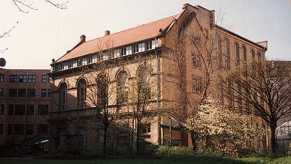 Das Stadtarchiv in der ehemaligen Pfandleihe im Jahr 1990