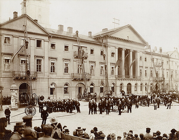 Übung der Freiwilligen Feuerwehr Karlsruhe am Rathaus, um 1887