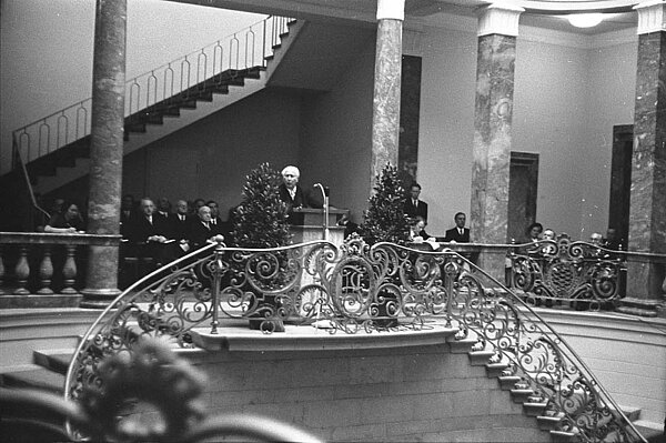 Eröffnung des Bundesgerichtshofs am 8. Oktober 1950, am Rednerpult Bundespräsident Theodor Heuss