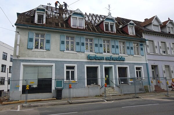 Nach über 180 Jahren begann 2019 der Abriss des Hauses Blumentorstaße 4, in dem 80 Jahre lang die Firma Farben-Scheuble ansässig war