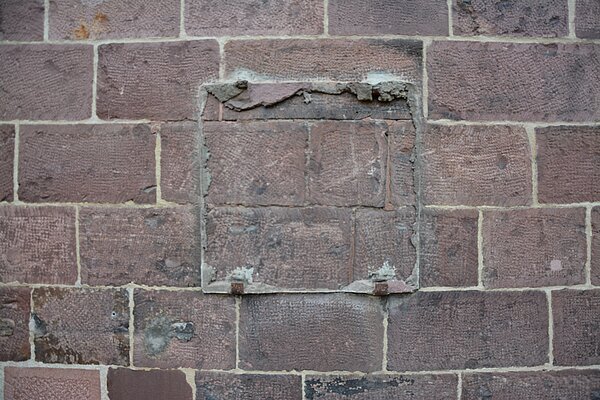 Reste der Grabplatte Christine Bellingham, 2022