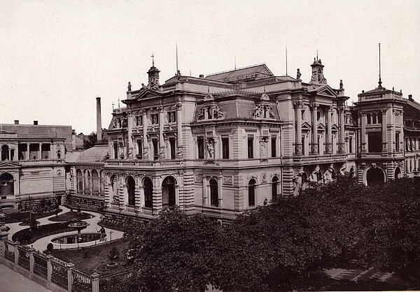 Südostansicht des Prinz-Max-Palais, um 1895