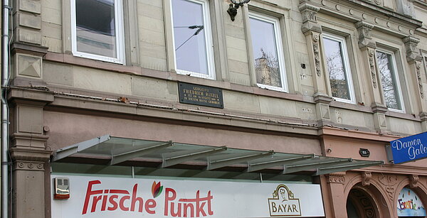 Gebäude Kaiserstraße 123 mit der Gedenktafel für Friedrich Ratzel 2014