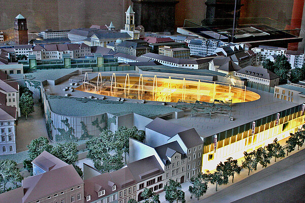 Beleuchtetes Modell des ECE-Centers