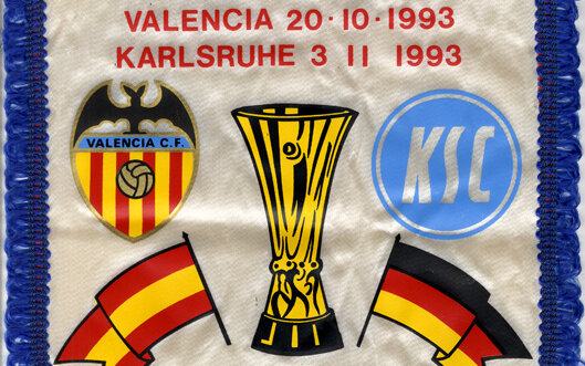 Wimpel der Begegnung KSC gegen Valencia C. F. 1993