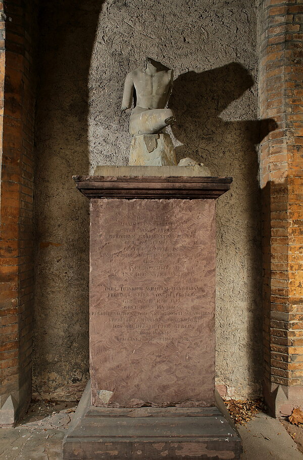 Grabmal von Maximiliane Christiane Freifrau Geyer von Geyersberg und Karl Heinrich Maximilian Freiherr Geyer von Geyersberg