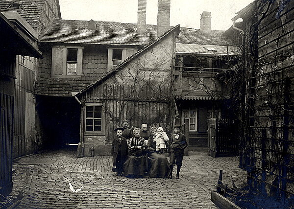 Bewohner des Hauses Kronenstraße 9 um 1900