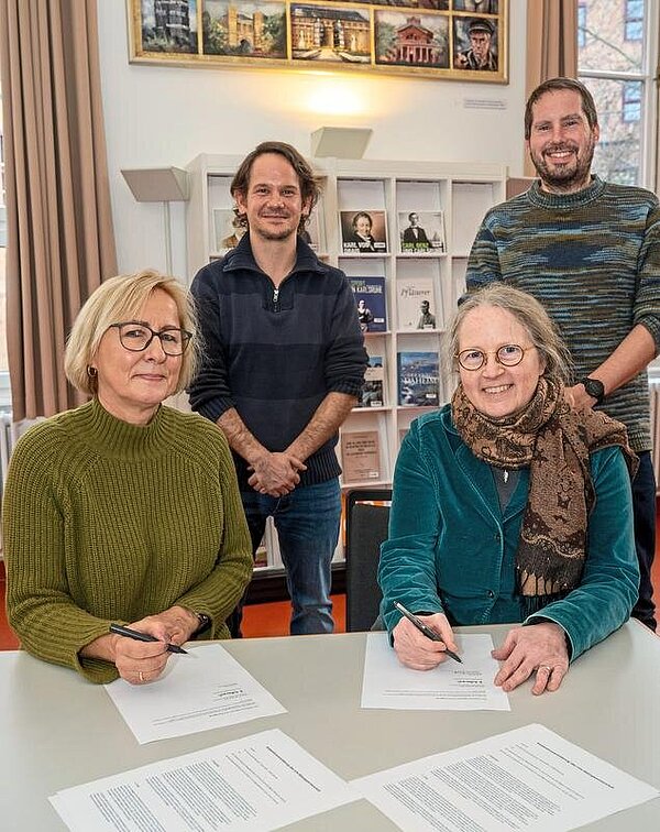 Kooperation besiegelt: Heike Willamowski (l.) und Katrin Dort.