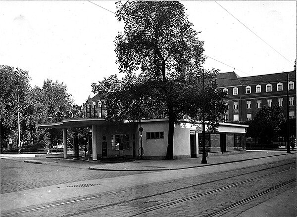 Die 1929/30 im Stil des "Neuen Bauens" errichtete Tankstelle am Stephanplatz