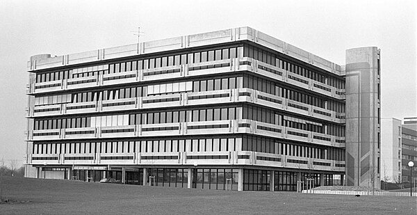 Die Walter-Eucken-Schule in der Ernst-Frey-Straße 2 im Jahr 1976
