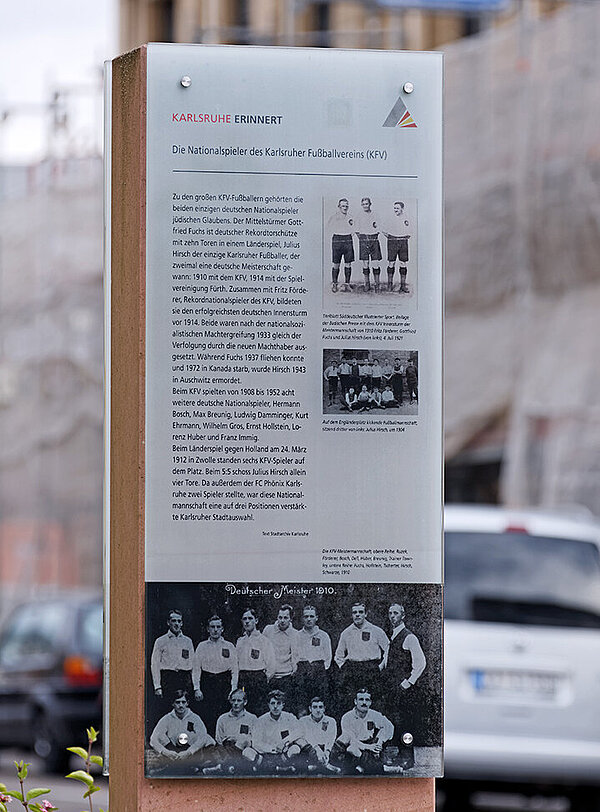 Stele zu den jüdischen Fußballern des KFV am Julius-Hirsch-Weg 2 im Jahr 2015