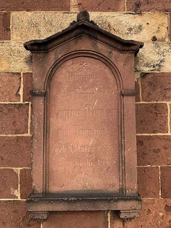 Grabdenkmal Regine Reuter
