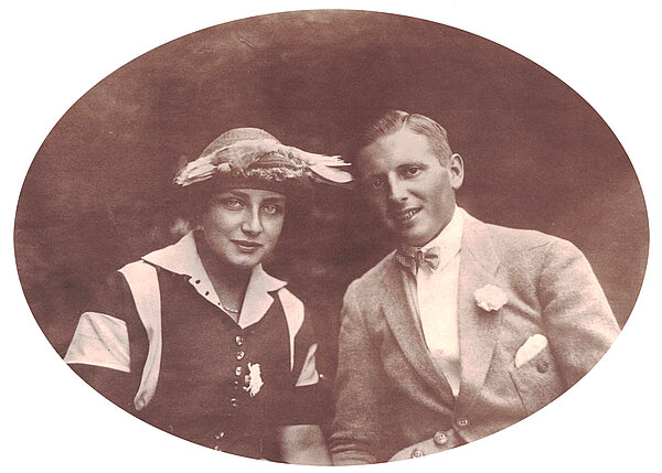 Bruno Thiergarten-Schultz mit seiner Verlobten und späteren Frau Ilse Utz im Jahr 1919