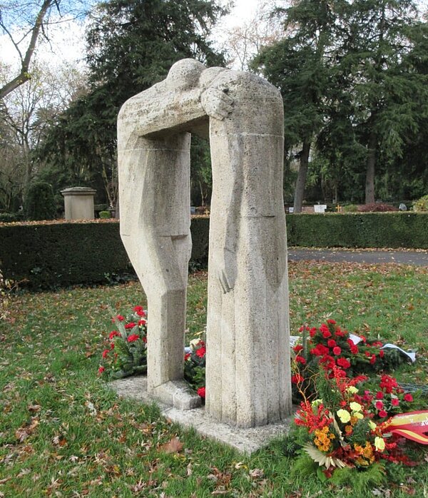 Ansicht der Skulptur "Tor der Schmerzen"