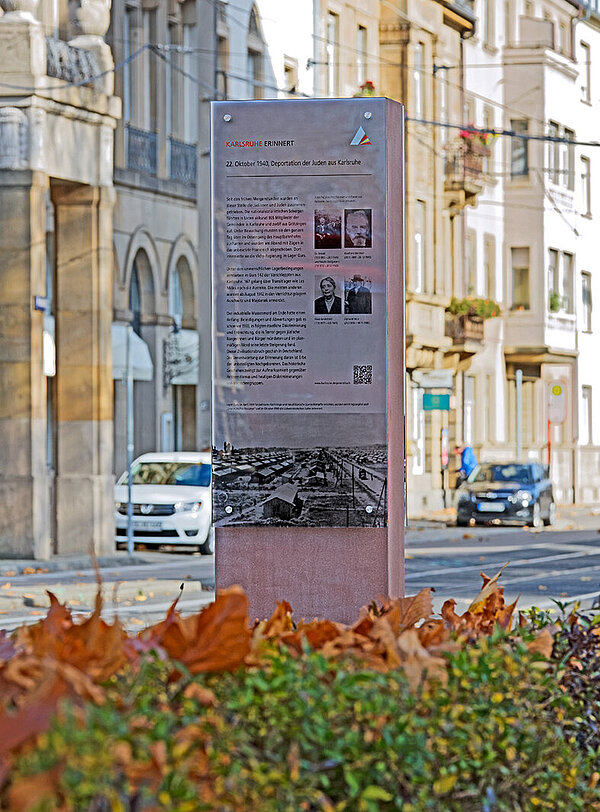 Stele zur Deportation der Jüdinnen und Juden am Bahnhofplatz im Jahr 2015