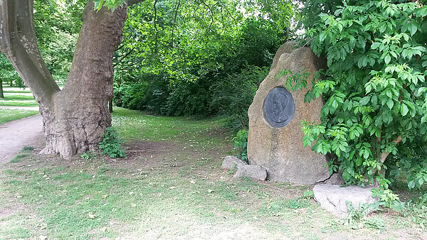 Robert-Haaß-Denkmal im Beiertheimer Wäldchen 2015