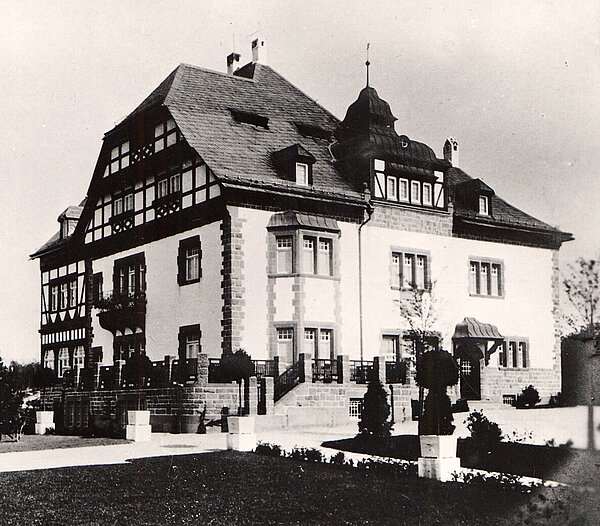 Eduard Merton ließ sich vom renommierten Karlsruher Architekturbüro Curjel & Moser 1902 diese Jugendstilvilla bauen, Foto 1906