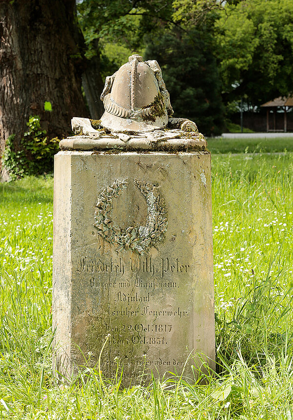 Grabmal des Feuerwehradjutanten Friedrich Wilhelm Peter 2022