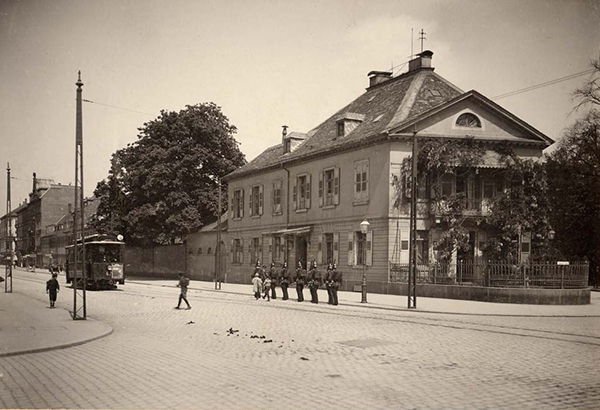 Wohnhaus Karl Weltziens in der Karlstraße, heute als Weltzien-Haus bekannt, 1822 - 1823 wahrscheinlich nach Plänen von Friedrich Weinbrenner erbaut