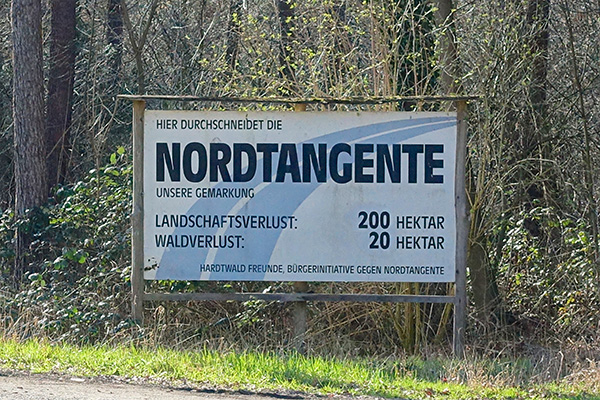 Schild der Initiative gegen die Nordtangente
