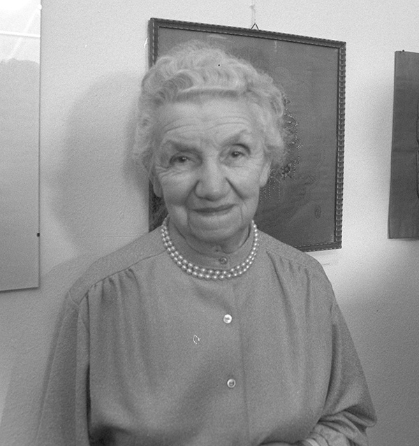 Elsa Winkler-Dentz anlässlich einer Ausstellung im Grötzinger Rathaus 1980