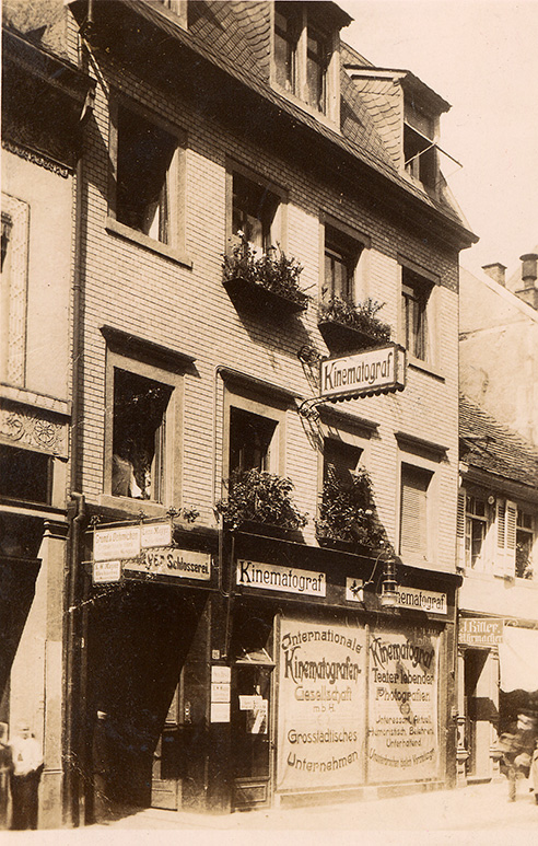 Der Kinematograf in der Waldstraße 26, erster ortsfester Kinoraum in Karlsruhe, Foto nach 1907