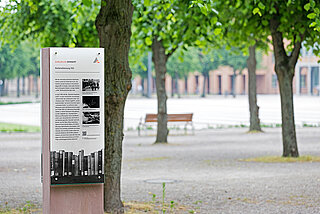 Stele zur Bücherverbrennung auf dem westlichen Schlossplatz 2013
