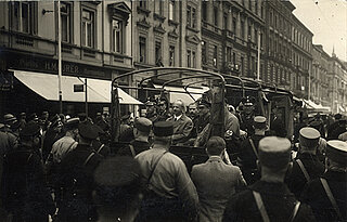 Die Schaufahrt am 16. Mai 1933 vor der Kaiserstraße 176