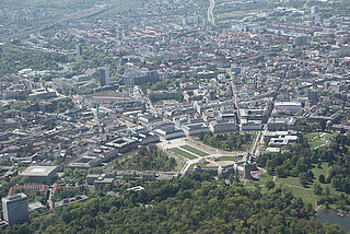 Die Fächerstadt Karlsruhe aus der Luft im Jahr 2014.