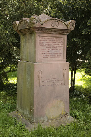 Grabdenkmal Theodor Freiherr von Goetz