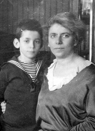 Emmy Ettlinger geb. Falck in Karlsruhe vor 1927 mit ihrem Sohn Leopold