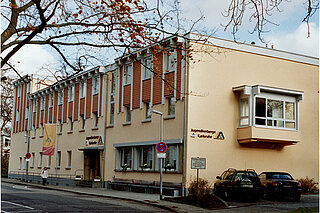 Ansicht der Karlsruher Jugendherberge von 2007 nach den Umbauten und der Modernisierung von 1966/1980, Stadtarchiv Karlsruhe 8/BA Erbacher 385
