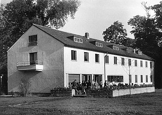 Der erste 1953 eröffnete Bau des Anne-Frank-Hauses am Engländerplatz in der Moltkestraße, Stadtarchiv Karlsruhe 8/BA Schmeiser 16322