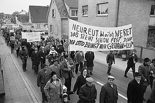 Demonstration in Neureut gegen die Eingemeindung, 13. März 1973