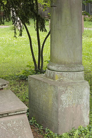 Grabmal Karl August Hermann von Franken